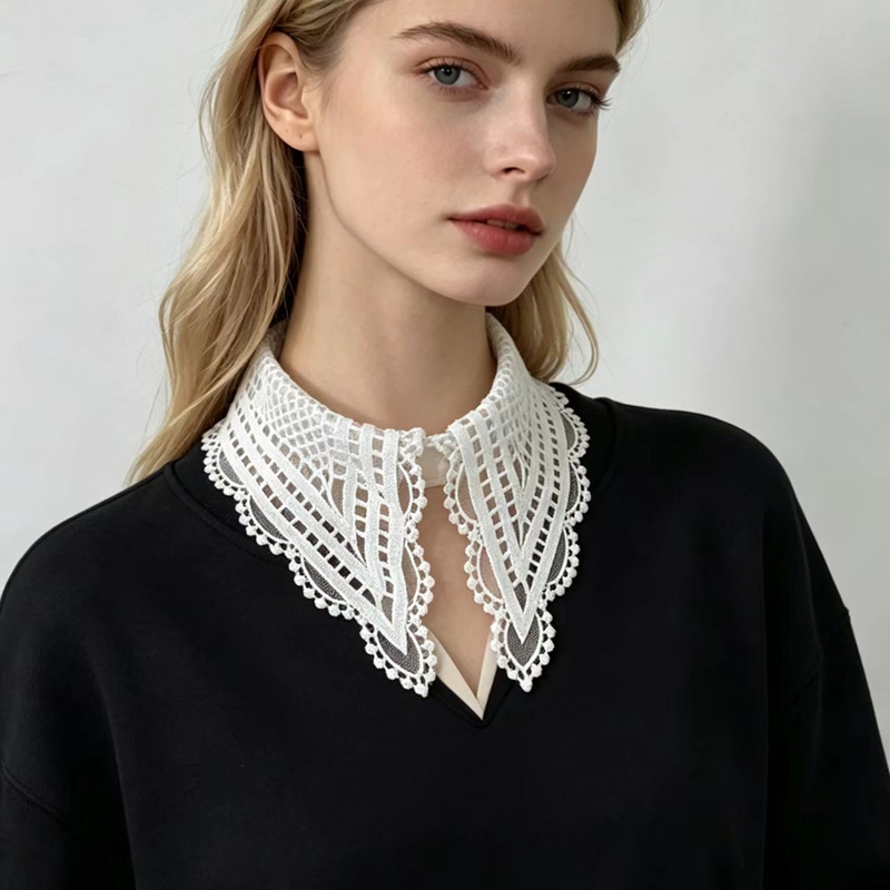 Shirts - Cuello Falso Blanco con Volantes para