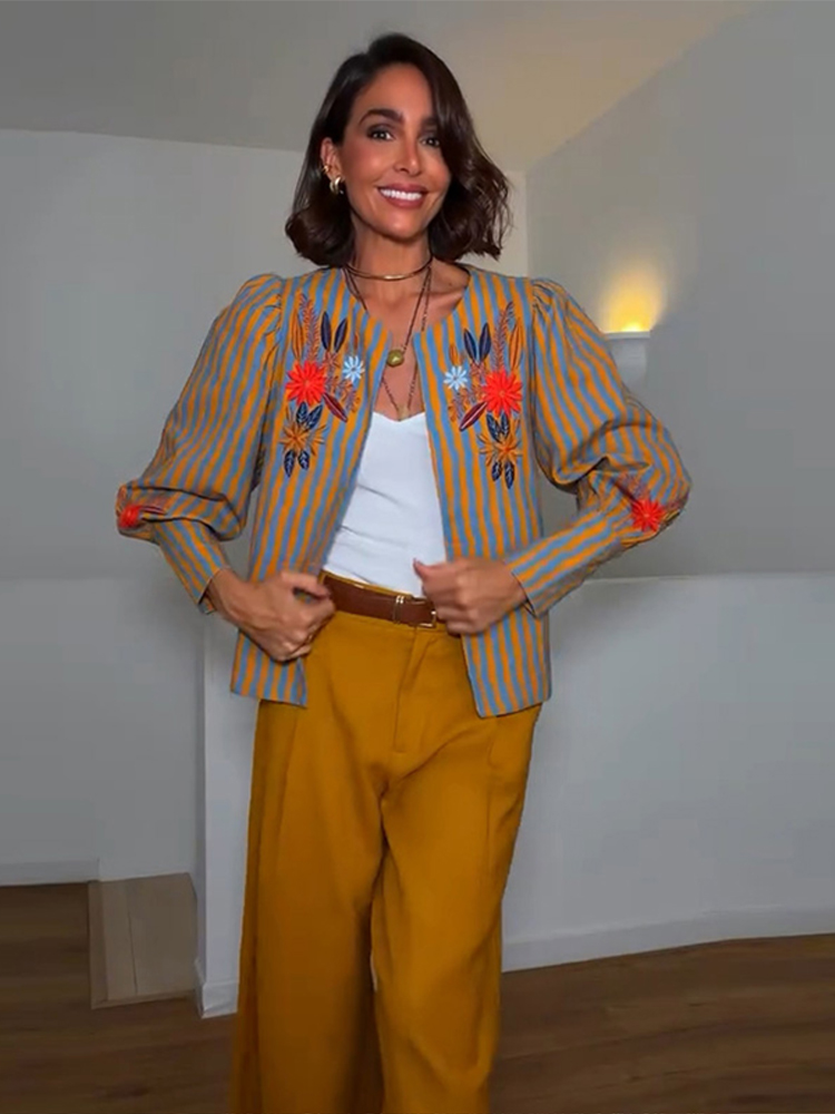 Jackets - Chaqueta de otoño 2026 con bordado